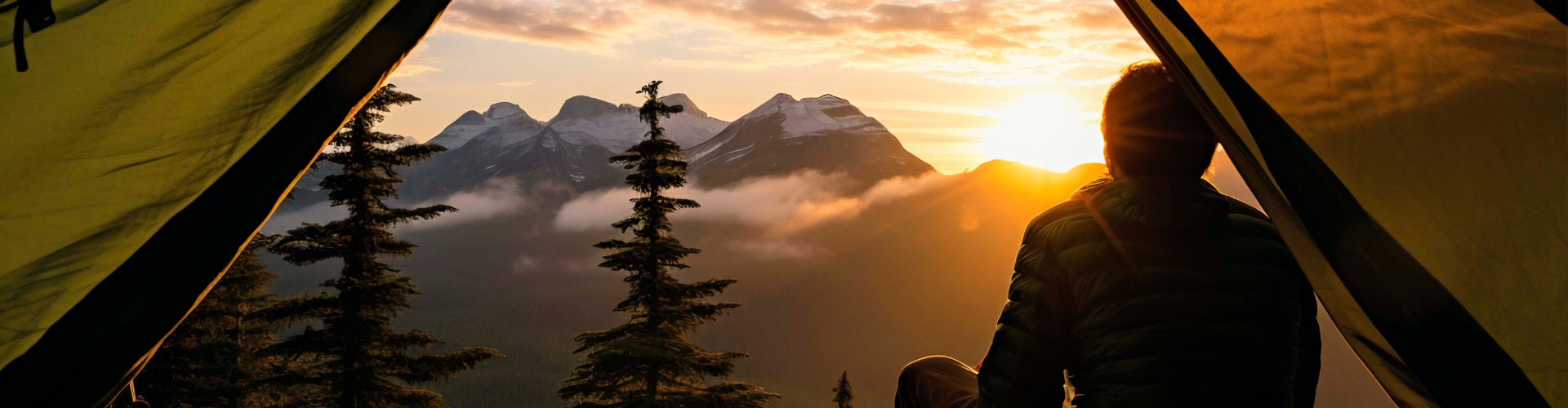 10 Essential Items Every Beginner Hiker Should Have